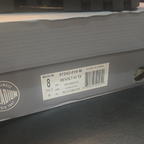 Palladium Women's Black and Red Boots Size 8 NWB - Picture 2 of 7